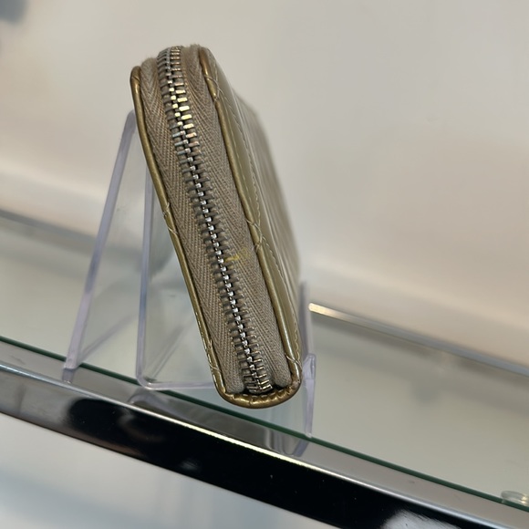 BLACK FRIDAY GIVEAWAY! Chanel Patent Leather Quilted Champagne Wallet - Picture 6 of 16